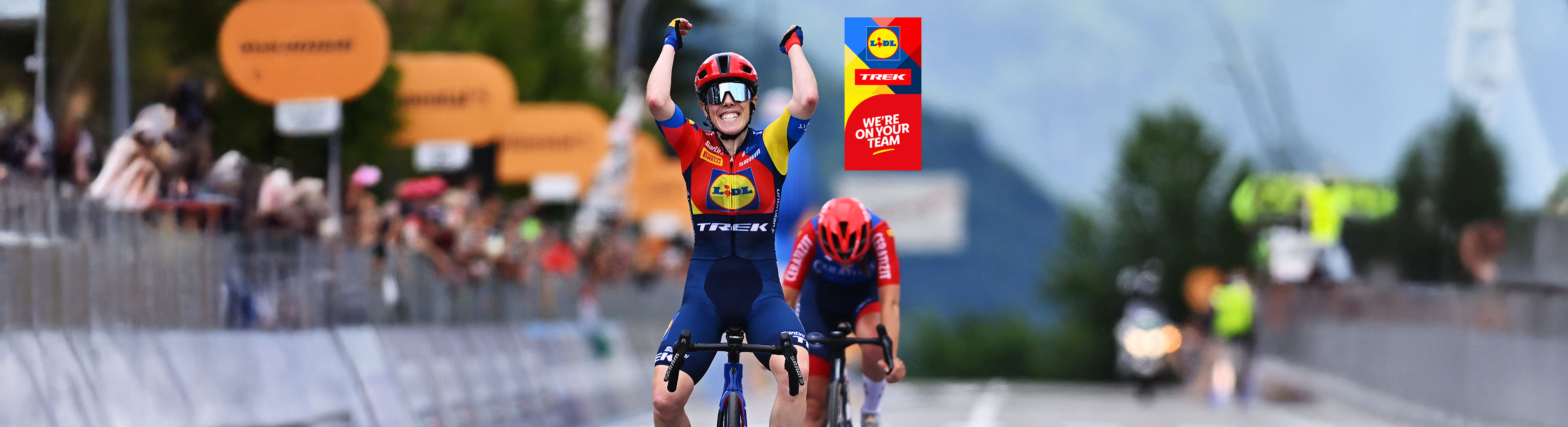 Une cycliste Trek gagne une course Lidl.