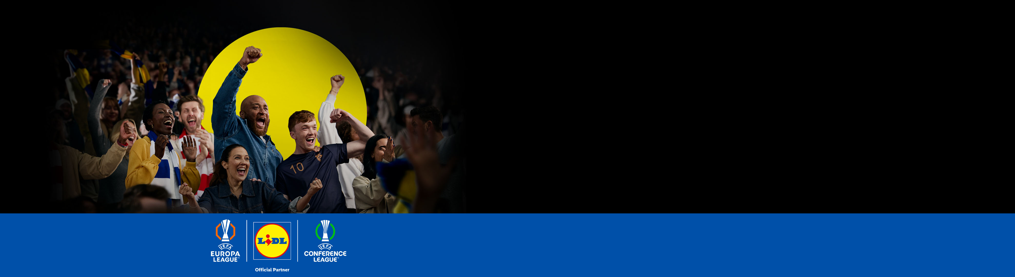 Fans de football enthousiastes acclamant avec les logos Lidl et UEFA Europa/Conference League.