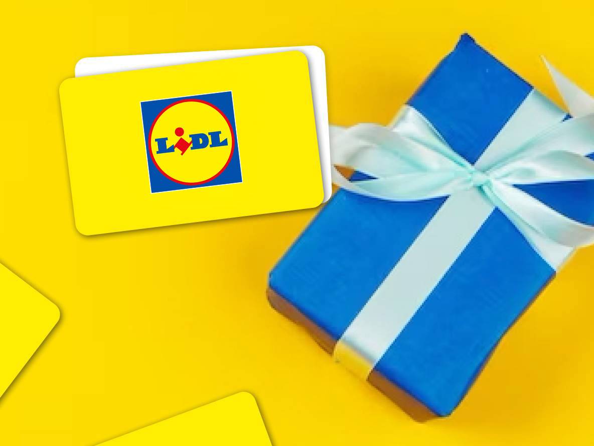 Cartes-cadeaux Lidl et un cadeau emballé en bleu sur fond jaune.