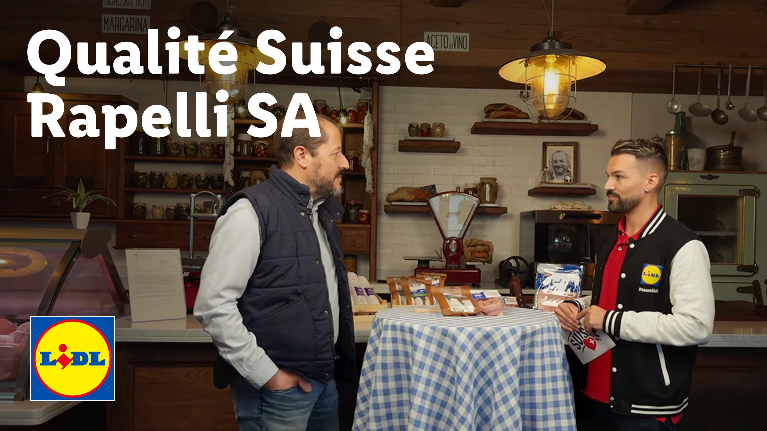 Qualité Suisse Rapelli SA, deux hommes discutant dans un magasin Lidl.