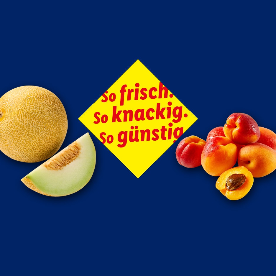 Frische, knackige Melone und Aprikosen zu günstigen Preisen auf blauem Hintergrund.