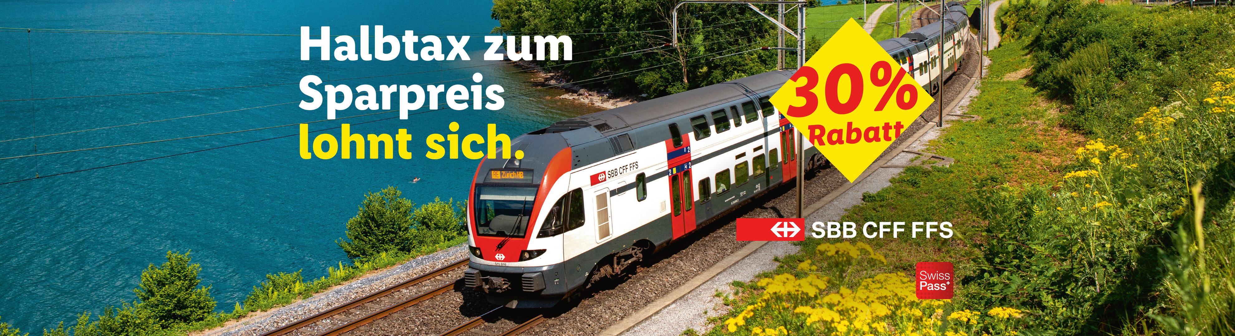 Ein rot-weißer Zug fährt entlang eines blauen Sees, mit einem Angebot von 30% Rabatt.