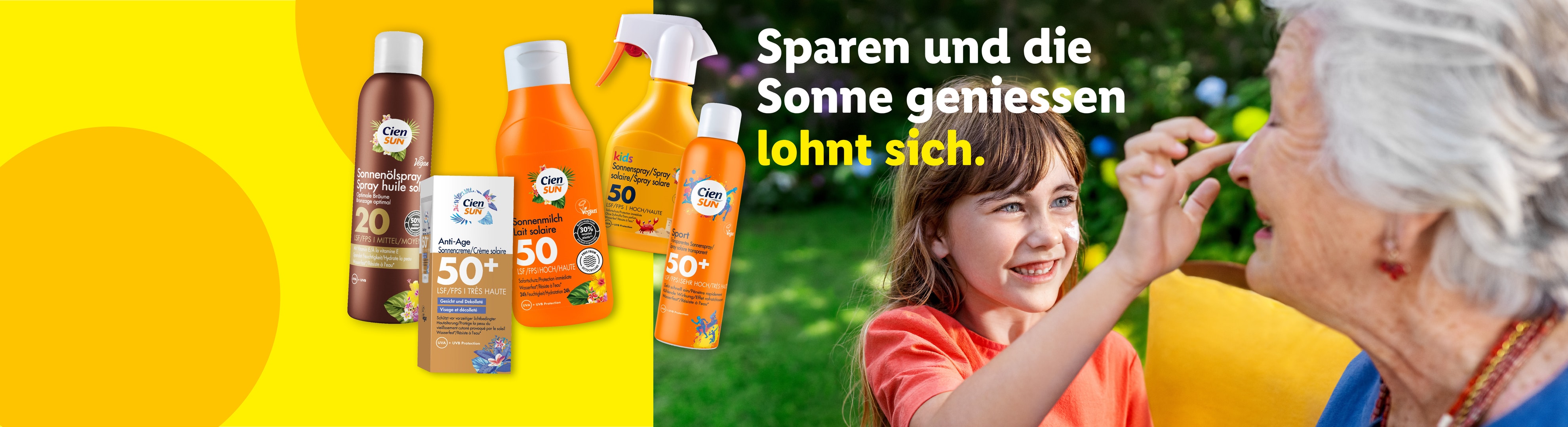 Sonnenpflegeprodukte für Erwachsene und Kinder, mit einem Mädchen, das einer älteren Frau Sonnencreme aufträgt.