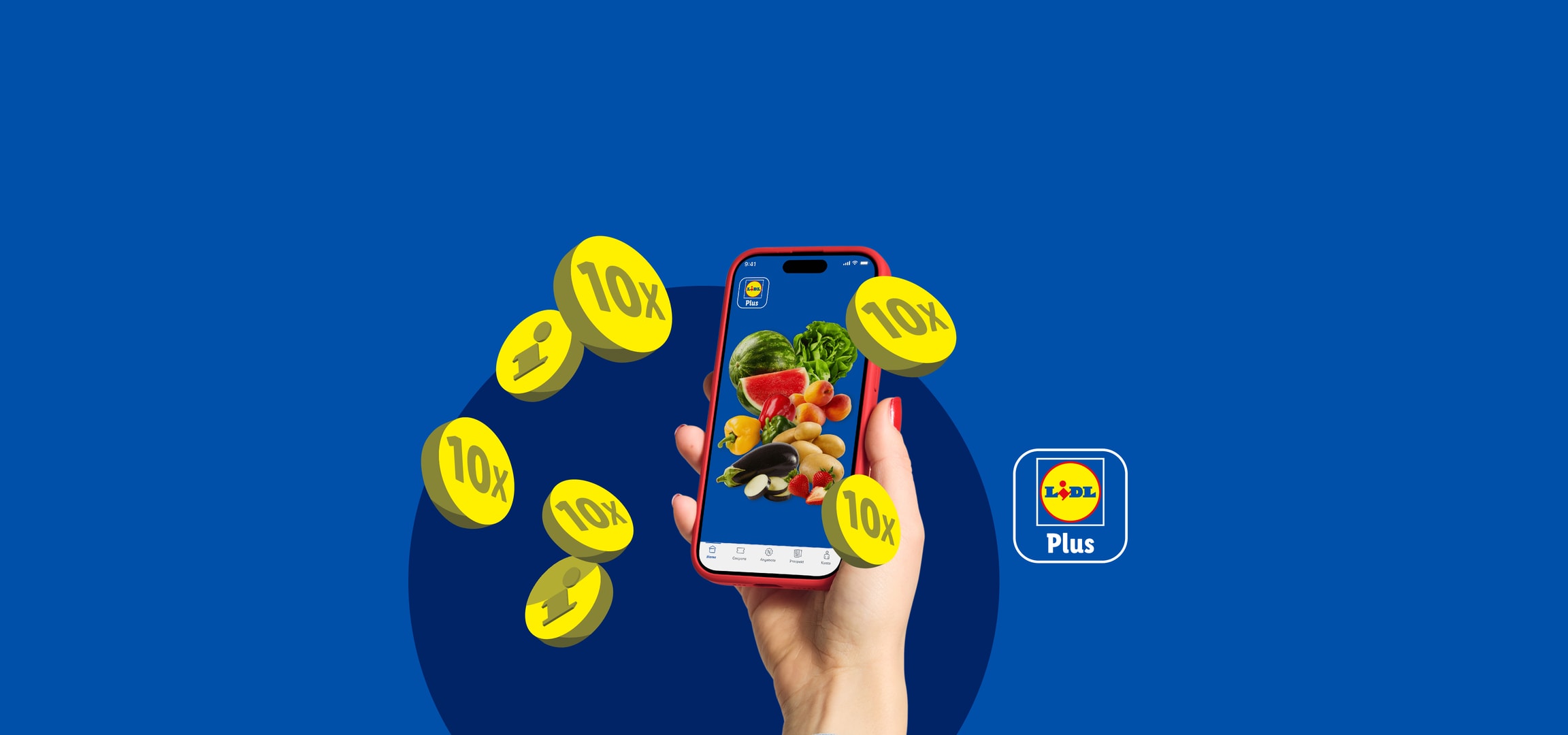 Hand hält Smartphone mit Lidl Plus App, zeigt Obst und Gemüse, mit 10x Münzen.