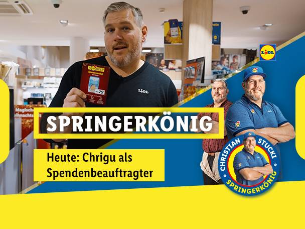 Mann hält eine Geschenkkarte, mit dem Text „Springerkoenig“ und „Heute: Chrigu als Spendenbeauftragter“.