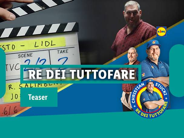 Un ciak cinematografico e un uomo sorridente per la promozione di un programma intitolato 'Re dei tuttofare'.