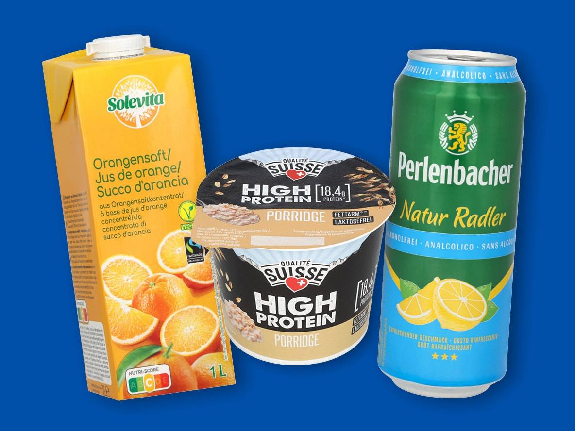 Orangensaft, Protein-Porridge und alkoholfreies Zitronen-Radler.